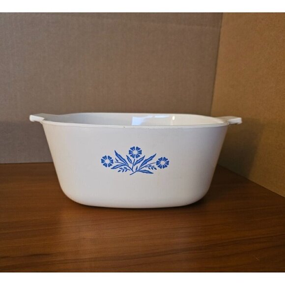 Corningware Other - Vintage Corning Ware Blue Cornflower 2.5 Qt. Casserole Dish